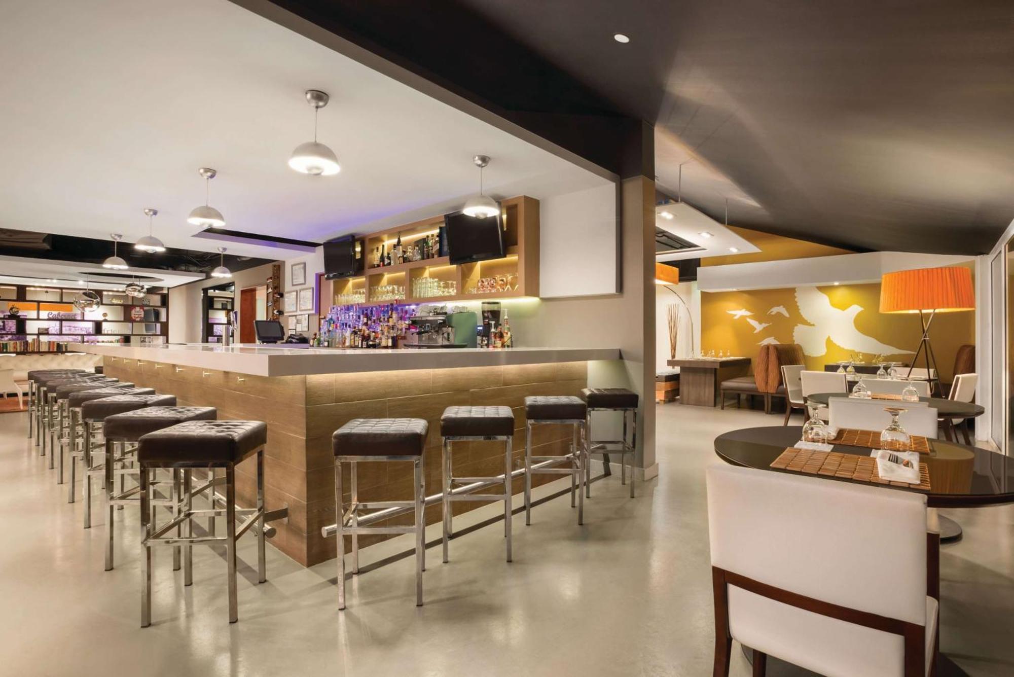 Tryp By Wyndham Isla Verde San Juan Exteriör bild